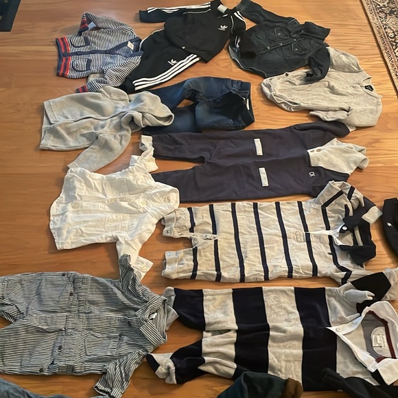 Bundle of baby boy name brand like new 3-12 months clothing: sweaters, jeans, - Picture 15 of 16
